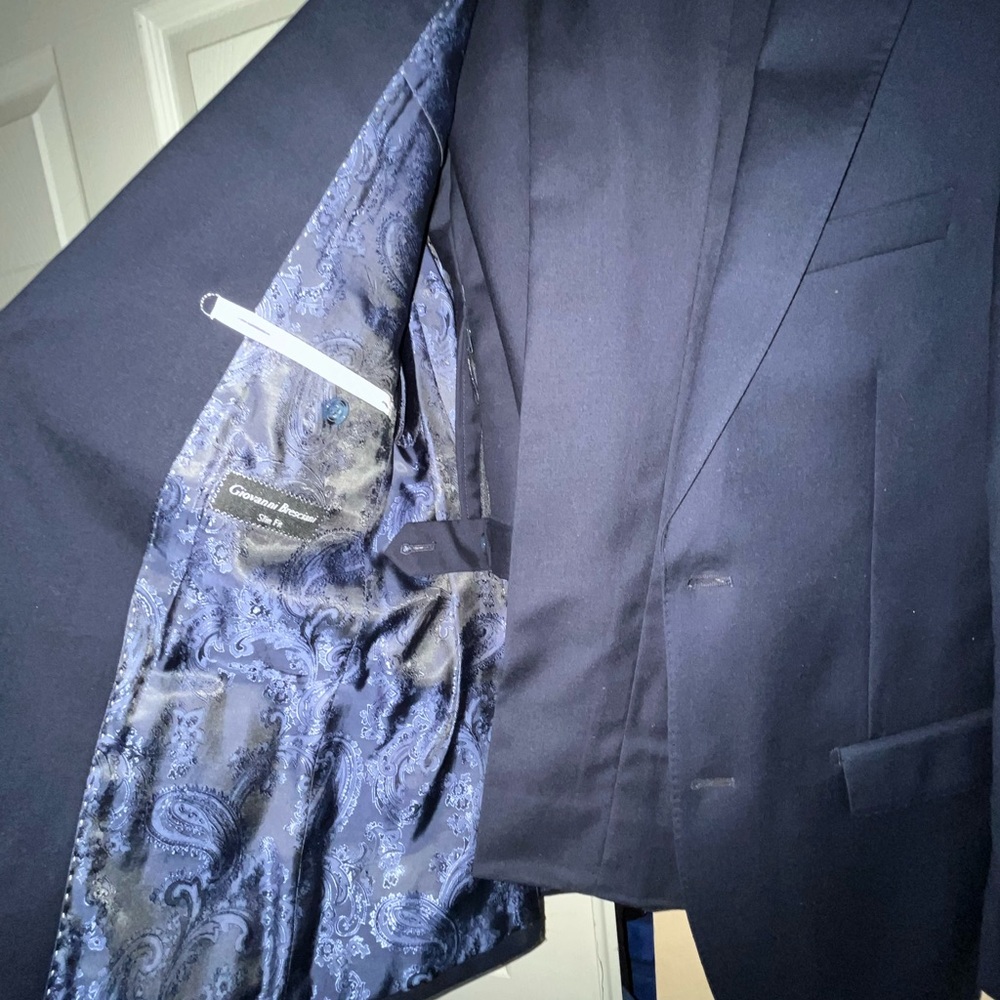 Suit - Picture 3 of 3
